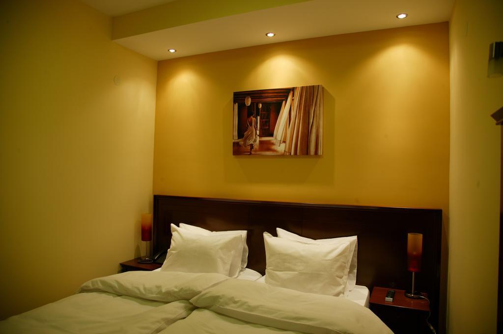 Garni Hotel Contact Belgrad Zimmer foto