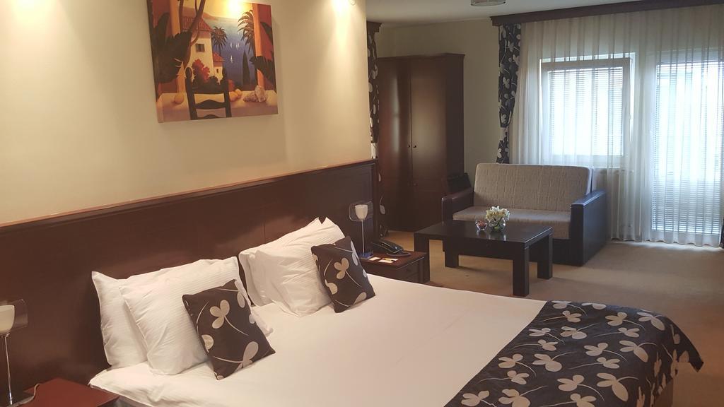 Garni Hotel Contact Belgrad Exterior foto
